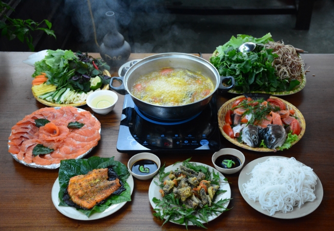 Lên Sapa cùng nhau thưởng thức nồi lẩu cá hồi Sapa thơm lừng