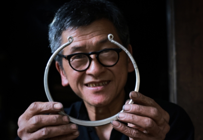 Nghề chạm khắc bạc của người Mông - di sản văn hóa của Sapa