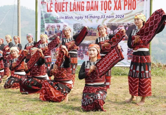 Lễ hội quét làng Sapa - tục lệ xua đi tà khí của người Xá Phó 1 Lễ hội quét làng Sapa - tục lệ xua đi tà khí của người Xá Phó