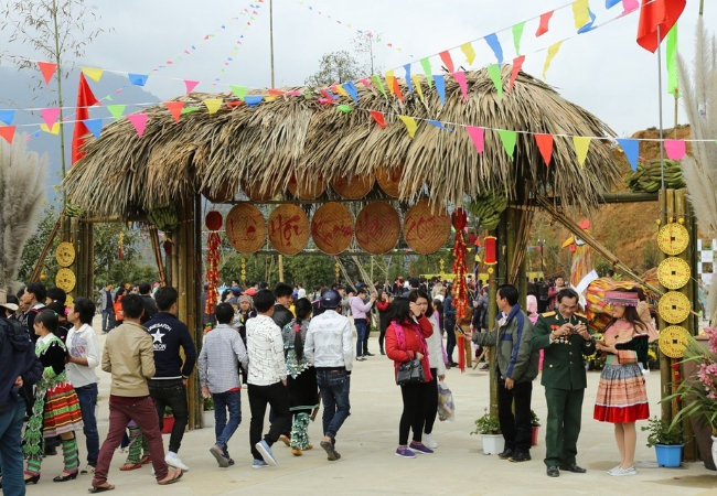 Lễ hội khèn hoa Sapa - Bản hòa ca mùa xuân của tâm hồn H'Mông 9 vouchersapa 2025 09 19T224440.945