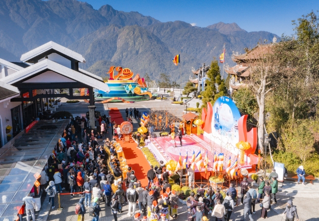 Lễ hội khèn hoa Sapa - Bản hòa ca mùa xuân của tâm hồn H'Mông 8 vouchersapa 2025 09 19T224453.077