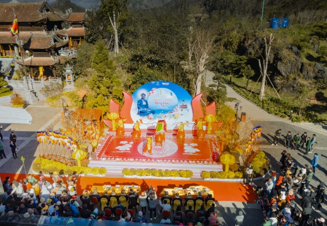 Lễ hội khèn hoa Sapa - Bản hòa ca mùa xuân của tâm hồn H'Mông 3 vouchersapa 2025 09 19T224503.572