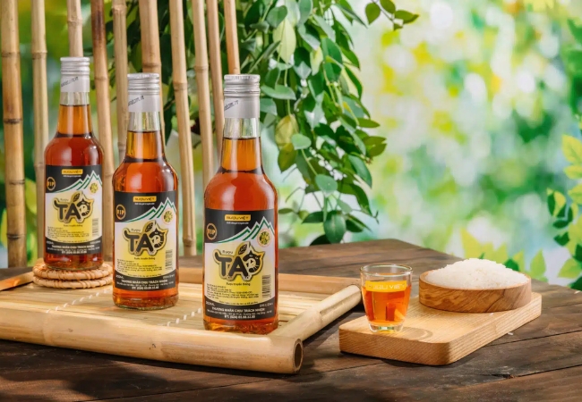 Khám phá rượu táo mèo Sapa say đắm du khách thập phương